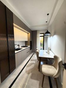 Η κουζίνα ή μικρή κουζίνα στο Lambo Apartments