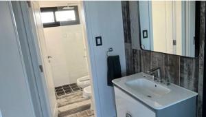 Et badeværelse på Moderno departamento PH54