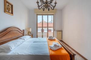 Ένα ή περισσότερα κρεβάτια σε δωμάτιο στο Bilocale Fronte Mare e Parcheggio Privato