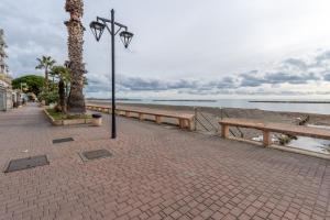 Kép Bilocale Fronte Mare e Parcheggio Privato szállásáról San Bartolomeo al Maréban a galériában Még 16 kép