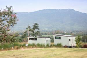 En generel udsigt til bjerge eller udsigt til bjerge taget fra campingpladsen