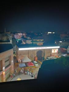 Cảnh Varanasi hoặc tầm nhìn thành phố từ nhà khách