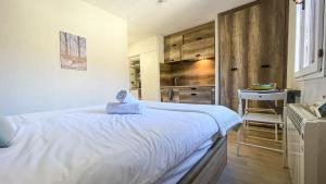 Ένα ή περισσότερα κρεβάτια σε δωμάτιο στο Apartamento ideal para parejas en Enveitg