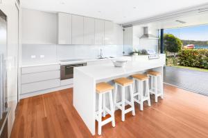 Køkken eller tekøkken på Coolawin Lakehouse + 15 billeder