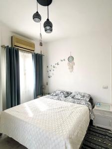 En eller flere senge i et værelse på Red Sea Breeze, Modern 1BR in Hadaba, Sharm El-Sheikh