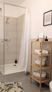 Et badeværelse på HYGGE HOMES - Apartment 'Stilla' + 21 billeder