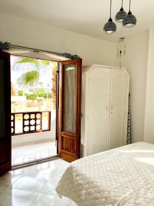 En eller flere senge i et værelse på Red Sea Breeze, Modern 1BR in Hadaba, Sharm El-Sheikh