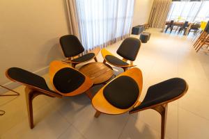rząd krzeseł w poczekalni w obiekcie Seu Refúgio Urbano na Bela Vista w São Paulo +71 zdjęć