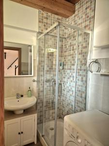 a bathroom with a glass shower and a sink at NUEVO OCTUBRE 2025 Dúplex Sierra de Cazorla II in Arroyo Frio +14 photos