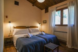 Giường trong phòng chung tại Casa Rural Las Corzas +114 ảnh