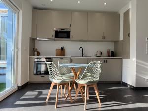 Køkken eller tekøkken på Strasbourg Appartement Moderne 7 min du Centre en Train Terrasse & Parking Gratuit