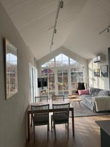 Imagen de la galería de Cozy house in quiet Vik near golf courses & the sea, en Simrishamn