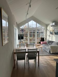Imagen de la galería de Cozy house in quiet Vik near golf courses & the sea, en Simrishamn 13 fotos más