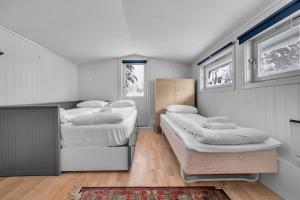 Ένα ή περισσότερα κρεβάτια σε δωμάτιο στο Northstay - Tromsø Urban Escape, Modern House with 3 bedrooms, Free Parking