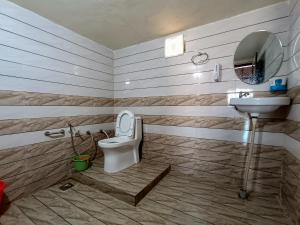 Ένα μπάνιο στο Dholavira Village resort