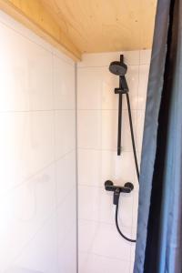 Un baño de Wetland Cabin op Boetiekpark de Kas