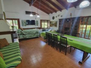 a living room with a green ping pong table at COMPLEJO Quinta Las Amapolas in Ensenada