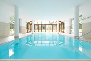 Bazén v ubytování Hotel Im Krummbachtal nebo v jeho okolí