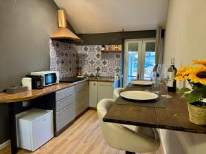 Η κουζίνα ή μικρή κουζίνα στο Suite Reale +4 φωτογραφίες