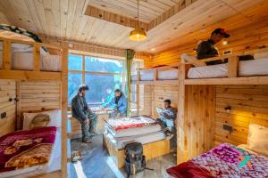 Huéspedes de Zostel Homes Gadagushaini, Jibhi 40 fotos más