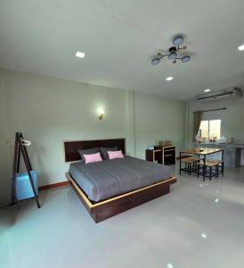 En eller flere senge i et værelse på Aonang Riverside Home + 21 billeder