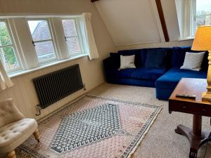 Khu vực ghế ngồi tại Cosy one bedroom flat in a country house