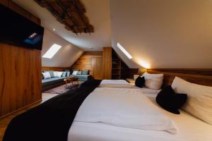 Postel nebo postele na pokoji v ubytování Hotel Im Krummbachtal + 12 fotografií