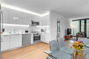 Nhà bếp/bếp nhỏ tại 685 First Ave +4 ảnh