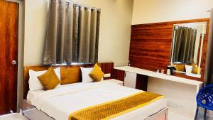 Ένα ή περισσότερα κρεβάτια σε δωμάτιο στο Radiant Sky Hotel +35 φωτογραφίες