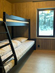 Ένα ή περισσότερα κρεβάτια σε δωμάτιο στο Arkitekttegnet Fjeldhytte På Kvitfjell Skisportssted