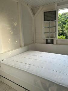 En eller flere senge i et værelse på La maison du sud