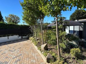 Zahrada ubytování Little Woodlands Chalet with Private Garden & Hot Tub