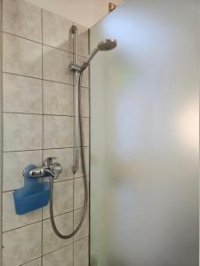 O baie la Tiny central studio apartment Nika Ljubljana +16 fotografii