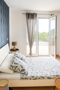 Ένα ή περισσότερα κρεβάτια σε δωμάτιο στο KazaFelicia-Villa avec piscine privée et vue mer