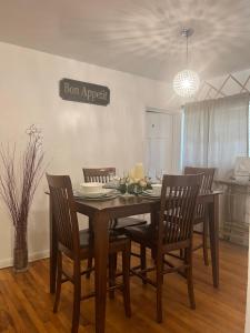 Φωτογραφία από το άλμπουμ του University Area Four Bedroom House σε Ταλαχάσι +10 φωτογραφίες