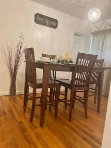 Φωτογραφία από το άλμπουμ του University Area Four Bedroom House σε Ταλαχάσι