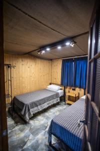 Ένα ή περισσότερα κρεβάτια σε δωμάτιο στο AAA Byurakan Rest House +23 φωτογραφίες