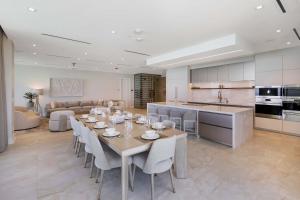 Una cocina o cocineta en AQUALINA 1101 PENTHOUSE