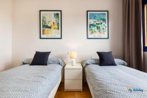 deux lits côte à côte dans une chambre dans l'établissement Villa Meloneras III, à Maspalomas 27 autres photos