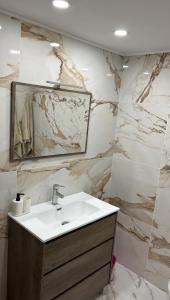a bathroom with a sink and a mirror at Apartamento costa del sol in Torremolinos