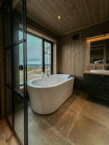 Ένα μπάνιο στο Arkitekttegnet Fjellhytte På Lygna Med Utsikt