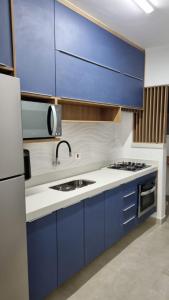 Η κουζίνα ή μικρή κουζίνα στο Apartamento Frente Mar com Piscina 500MB Mongaguá