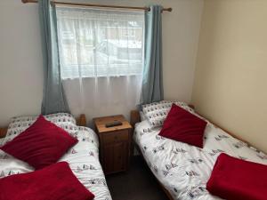 En eller flere senge i et værelse på 2 Bed Chalet Florida Estate