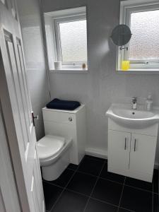 Et badeværelse på 2 Bed Chalet Florida Estate