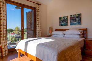 Ένα ή περισσότερα κρεβάτια σε δωμάτιο στο 3 bedroom Villa Cardia with private pool, Aphrodite Hills Resort +19 φωτογραφίες