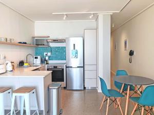 Kuchyň nebo kuchyňský kout v ubytování Wavescapes Shoreline Stay