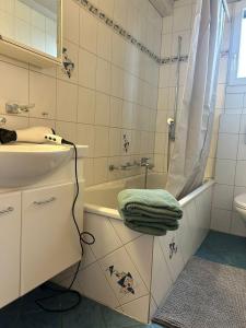 Ένα μπάνιο στο Ferienwohnung mit Herz