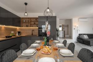 Kuchyň nebo kuchyňský kout v ubytování Villa Barbara by Villsy