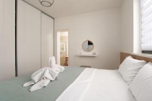 Postel nebo postele na pokoji v ubytování Villa Barbara by Villsy + 45 fotografií