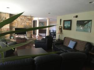 Χώρος καθιστικού στο Villa Celestia